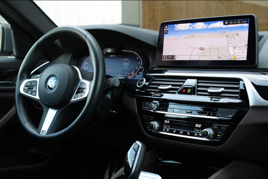 BMW 5 Serie Touring 530e xDrive M-Sport *Pano*Laser*Camera*Head-Up*Trekhaak*
