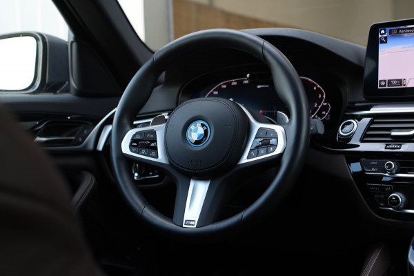 BMW 5 Serie Touring 530e xDrive M-Sport *Pano*Laser*Camera*Head-Up*Trekhaak*