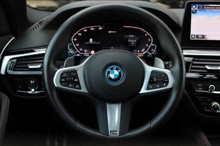 BMW 5 Serie Touring 530e xDrive M-Sport *Pano*Laser*Camera*Head-Up*Trekhaak*