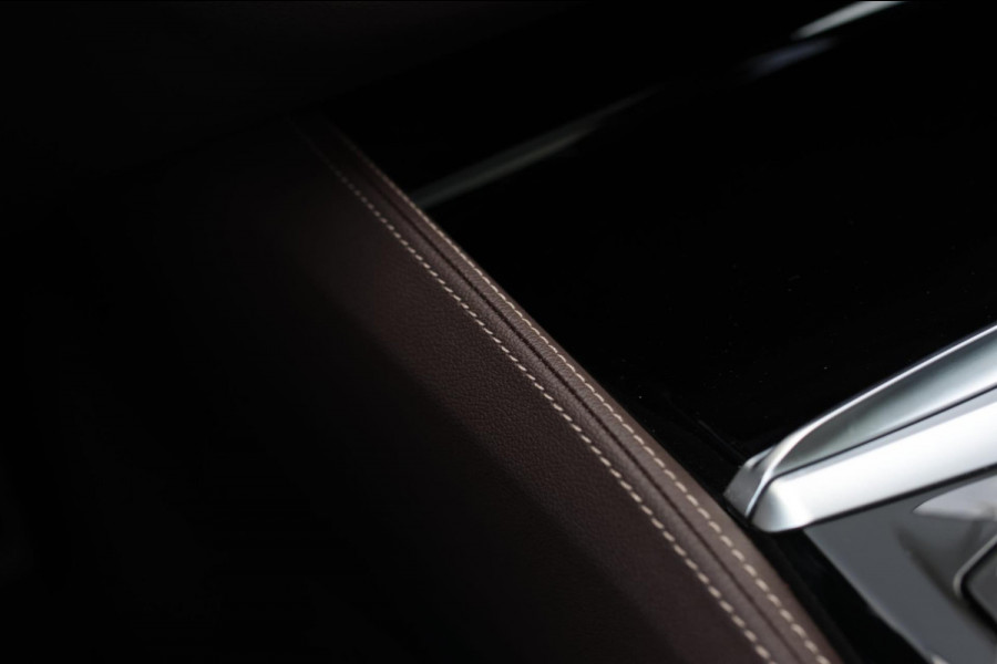 BMW 5 Serie Touring 530e xDrive M-Sport *Pano*Laser*Camera*Head-Up*Trekhaak*