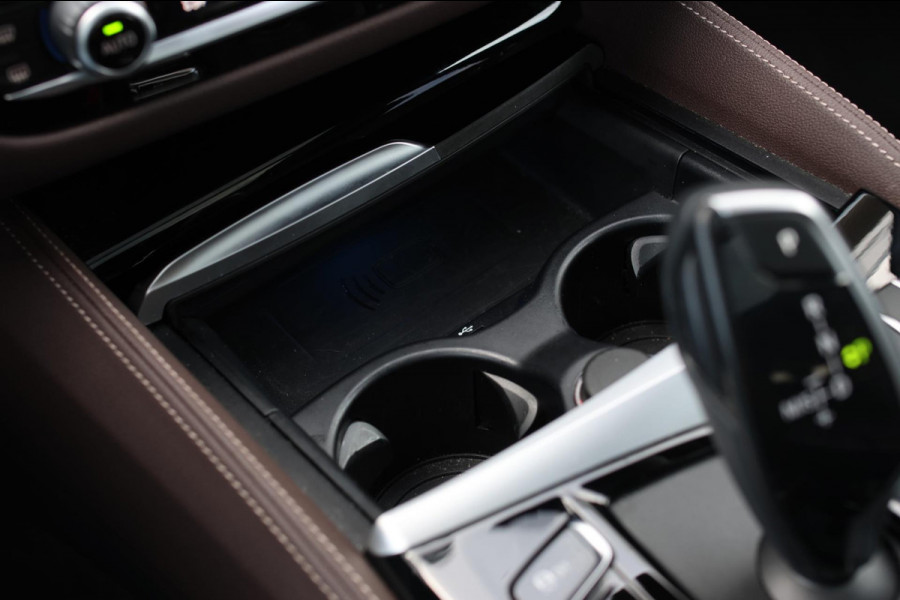 BMW 5 Serie Touring 530e xDrive M-Sport *Pano*Laser*Camera*Head-Up*Trekhaak*