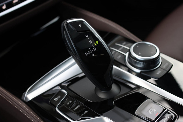 BMW 5 Serie Touring 530e xDrive M-Sport *Pano*Laser*Camera*Head-Up*Trekhaak*