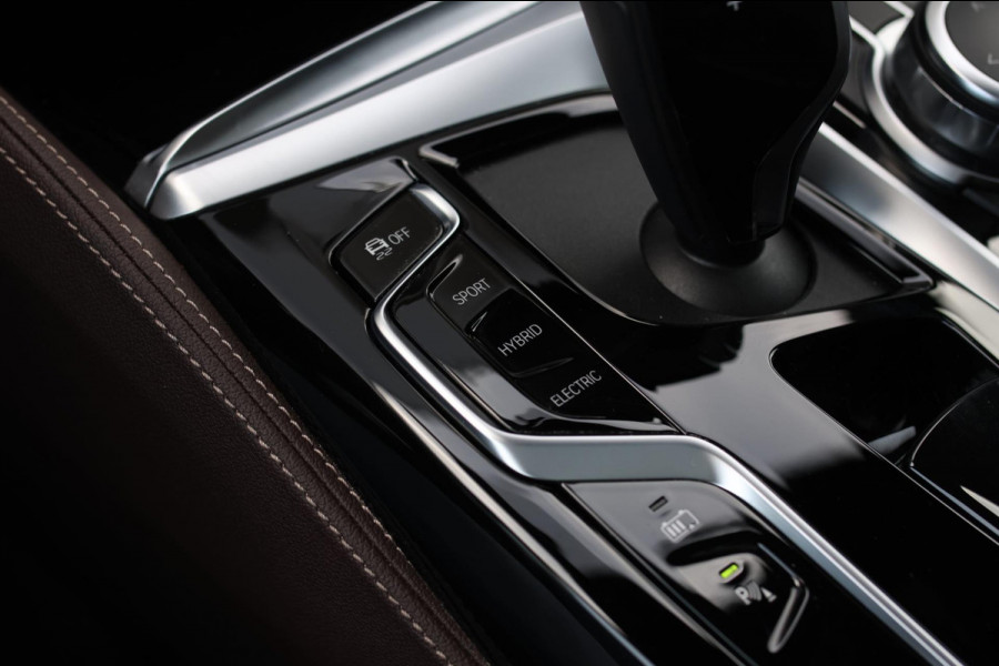 BMW 5 Serie Touring 530e xDrive M-Sport *Pano*Laser*Camera*Head-Up*Trekhaak*