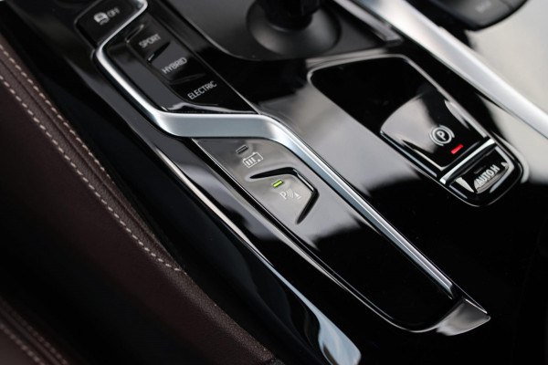 BMW 5 Serie Touring 530e xDrive M-Sport *Pano*Laser*Camera*Head-Up*Trekhaak*