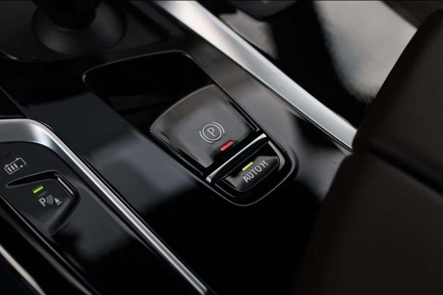 BMW 5 Serie Touring 530e xDrive M-Sport *Pano*Laser*Camera*Head-Up*Trekhaak*