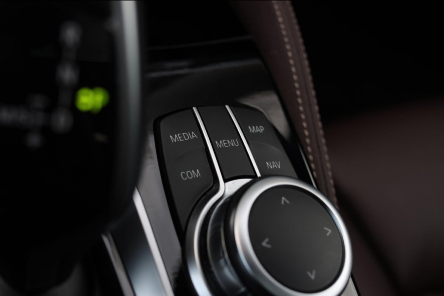 BMW 5 Serie Touring 530e xDrive M-Sport *Pano*Laser*Camera*Head-Up*Trekhaak*