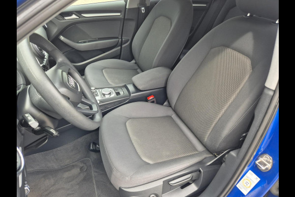 Audi A3 Sportback 30 TFSI Automaat,Cruise,Navigatie,parkeersensoren,clima,lm velgen,