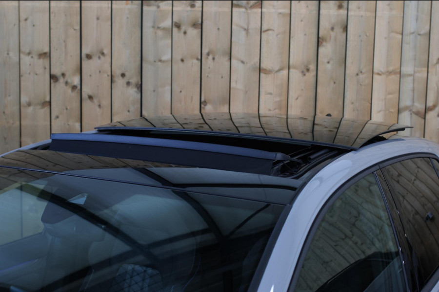 Volkswagen Golf 1.5 TSI R-Line *Pano*H/K*Camera*Head-Up*Trekhaak*IQ Led*