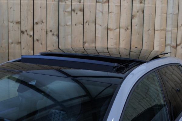 Volkswagen Golf 1.5 TSI R-Line *Pano*H/K*Camera*Head-Up*Trekhaak*IQ Led*
