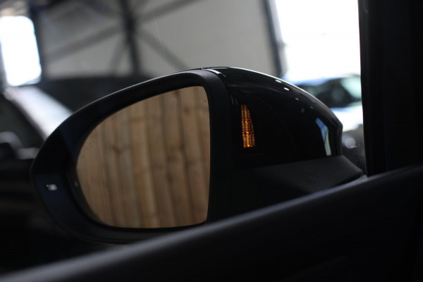 Volkswagen Golf 1.5 TSI R-Line *Pano*H/K*Camera*Head-Up*Trekhaak*IQ Led*