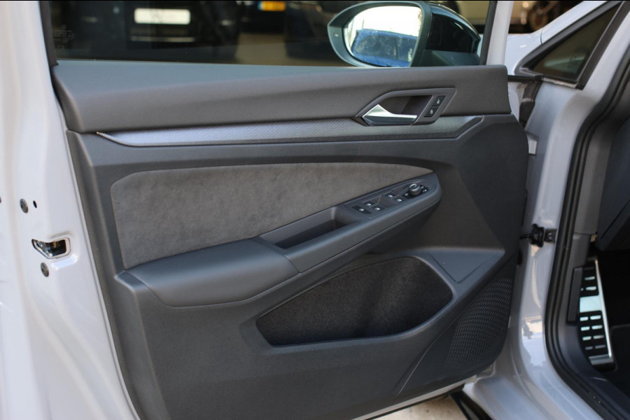 Volkswagen Golf 1.5 TSI R-Line *Pano*H/K*Camera*Head-Up*Trekhaak*IQ Led*