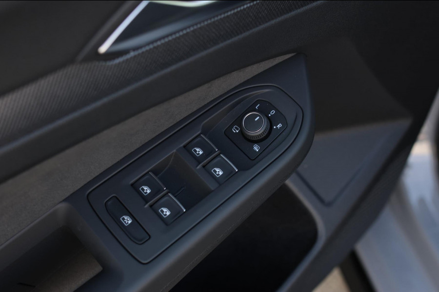 Volkswagen Golf 1.5 TSI R-Line *Pano*H/K*Camera*Head-Up*Trekhaak*IQ Led*