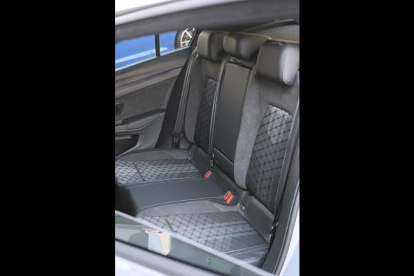 Volkswagen Golf 1.5 TSI R-Line *Pano*H/K*Camera*Head-Up*Trekhaak*IQ Led*