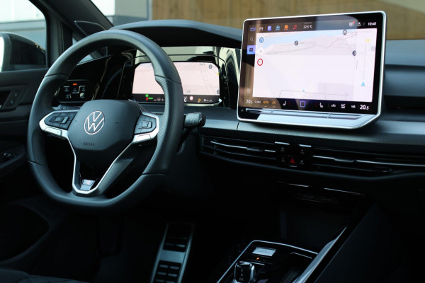 Volkswagen Golf 1.5 TSI R-Line *Pano*H/K*Camera*Head-Up*Trekhaak*IQ Led*