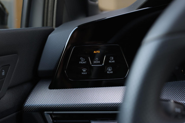Volkswagen Golf 1.5 TSI R-Line *Pano*H/K*Camera*Head-Up*Trekhaak*IQ Led*