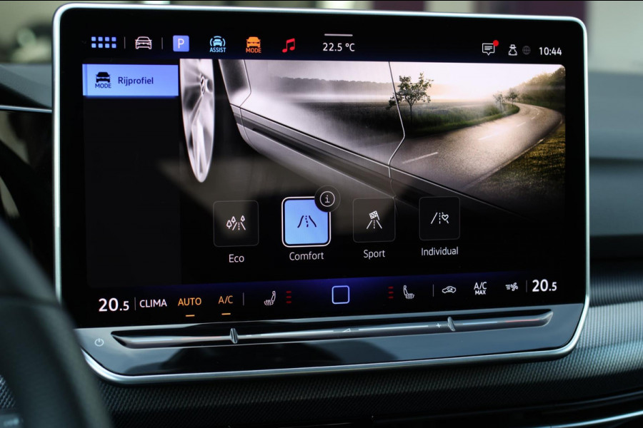 Volkswagen Golf 1.5 TSI R-Line *Pano*H/K*Camera*Head-Up*Trekhaak*IQ Led*