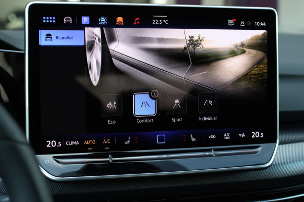 Volkswagen Golf 1.5 TSI R-Line *Pano*H/K*Camera*Head-Up*Trekhaak*IQ Led*