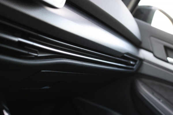 Volkswagen Golf 1.5 TSI R-Line *Pano*H/K*Camera*Head-Up*Trekhaak*IQ Led*