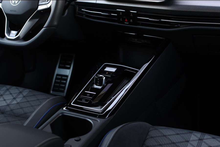 Volkswagen Golf 1.5 TSI R-Line *Pano*H/K*Camera*Head-Up*Trekhaak*IQ Led*