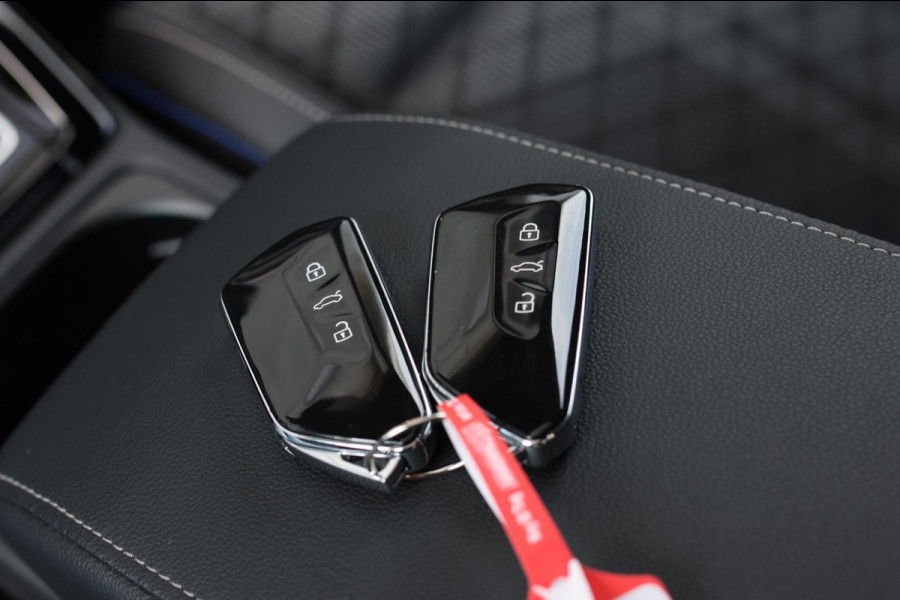 Volkswagen Golf 1.5 TSI R-Line *Pano*H/K*Camera*Head-Up*Trekhaak*IQ Led*