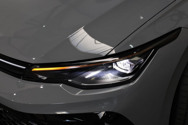 Volkswagen Golf 1.5 TSI R-Line *Pano*H/K*Camera*Head-Up*Trekhaak*IQ Led*