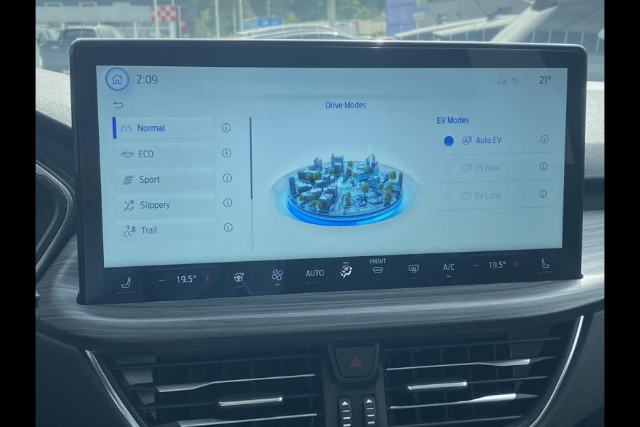 Ford Kuga 2.5 PHEV Active X 243pk | Zuid | Panoramadak + Technology Pack + Winter Pack + Wegklapbare trekhaak + 19 inch lichtmetalen velgen +  Reservewiel | Magnetic | Prijs incl. 4.000 Ford voordeel Ford Kuga 2.5 PHEV Active X 243pk | Zuid | Panoramadak + Technology Pack + Winter Pack + Wegklapbare trekhaak + 19 inch lichtmetalen velgen +  Reservewiel | Magnetic | Prijs incl. 4.000 Ford voordeel