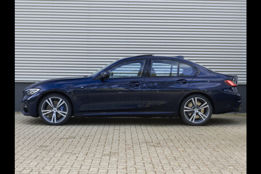 BMW 3-serie 330e M-Sport - Individual Leder - Dak - Trekhaak - Harman Kardon - ACC