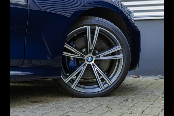 BMW 3-serie 330e M-Sport - Individual Leder - Dak - Trekhaak - Harman Kardon - ACC