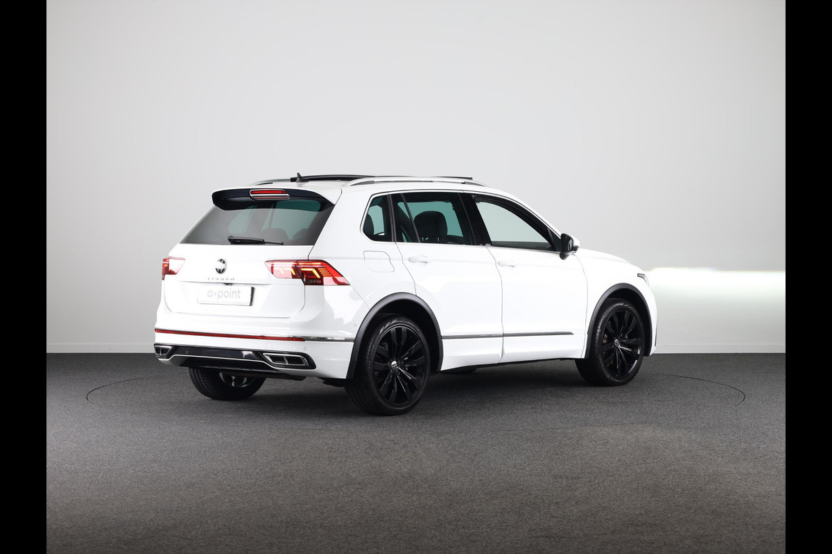 Volkswagen Tiguan 1.4 TSI eHybrid R-Line Business+ 245 pk Automaat (DSG) | Navigatie | Panoramadak | Parkeersensoren (Park assist) | Rondomzicht camera | Lederen bekleding | Elektr. voorstoelen met memory | R-Line |