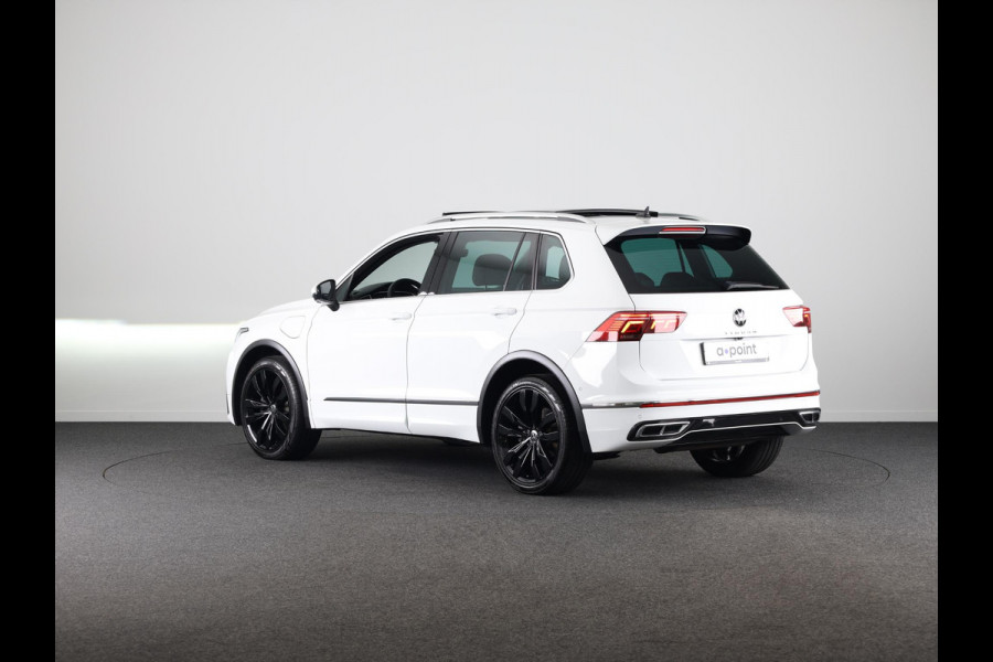 Volkswagen Tiguan 1.4 TSI eHybrid R-Line Business+ 245 pk Automaat (DSG) | Navigatie | Panoramadak | Parkeersensoren (Park assist) | Rondomzicht camera | Lederen bekleding | Elektr. voorstoelen met memory | R-Line |