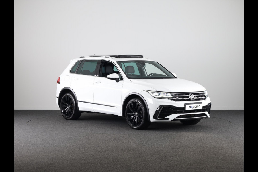 Volkswagen Tiguan 1.4 TSI eHybrid R-Line Business+ 245 pk Automaat (DSG) | Navigatie | Panoramadak | Parkeersensoren (Park assist) | Rondomzicht camera | Lederen bekleding | Elektr. voorstoelen met memory | R-Line |