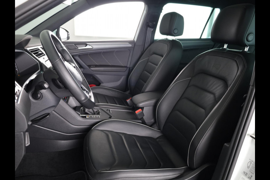 Volkswagen Tiguan 1.4 TSI eHybrid R-Line Business+ 245 pk Automaat (DSG) | Navigatie | Panoramadak | Parkeersensoren (Park assist) | Rondomzicht camera | Lederen bekleding | Elektr. voorstoelen met memory | R-Line |