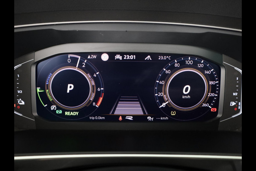 Volkswagen Tiguan 1.4 TSI eHybrid R-Line Business+ 245 pk Automaat (DSG) | Navigatie | Panoramadak | Parkeersensoren (Park assist) | Rondomzicht camera | Lederen bekleding | Elektr. voorstoelen met memory | R-Line |