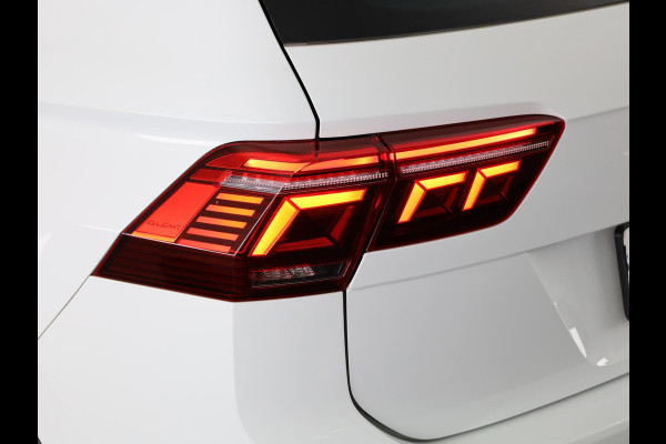 Volkswagen Tiguan 1.4 TSI eHybrid R-Line Business+ 245 pk Automaat (DSG) | Navigatie | Panoramadak | Parkeersensoren (Park assist) | Rondomzicht camera | Lederen bekleding | Elektr. voorstoelen met memory | R-Line |