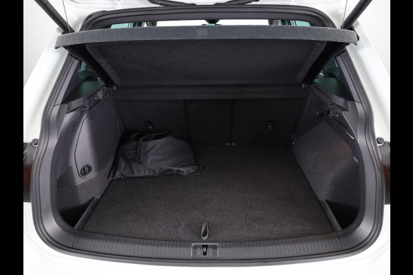 Volkswagen Tiguan 1.4 TSI eHybrid R-Line Business+ 245 pk Automaat (DSG) | Navigatie | Panoramadak | Parkeersensoren (Park assist) | Rondomzicht camera | Lederen bekleding | Elektr. voorstoelen met memory | R-Line |