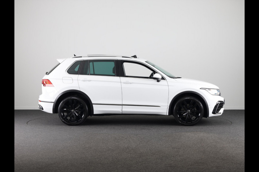 Volkswagen Tiguan 1.4 TSI eHybrid R-Line Business+ 245 pk Automaat (DSG) | Navigatie | Panoramadak | Parkeersensoren (Park assist) | Rondomzicht camera | Lederen bekleding | Elektr. voorstoelen met memory | R-Line |