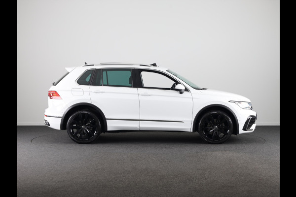 Volkswagen Tiguan 1.4 TSI eHybrid R-Line Business+ 245 pk Automaat (DSG) | Navigatie | Panoramadak | Parkeersensoren (Park assist) | Rondomzicht camera | Lederen bekleding | Elektr. voorstoelen met memory | R-Line |