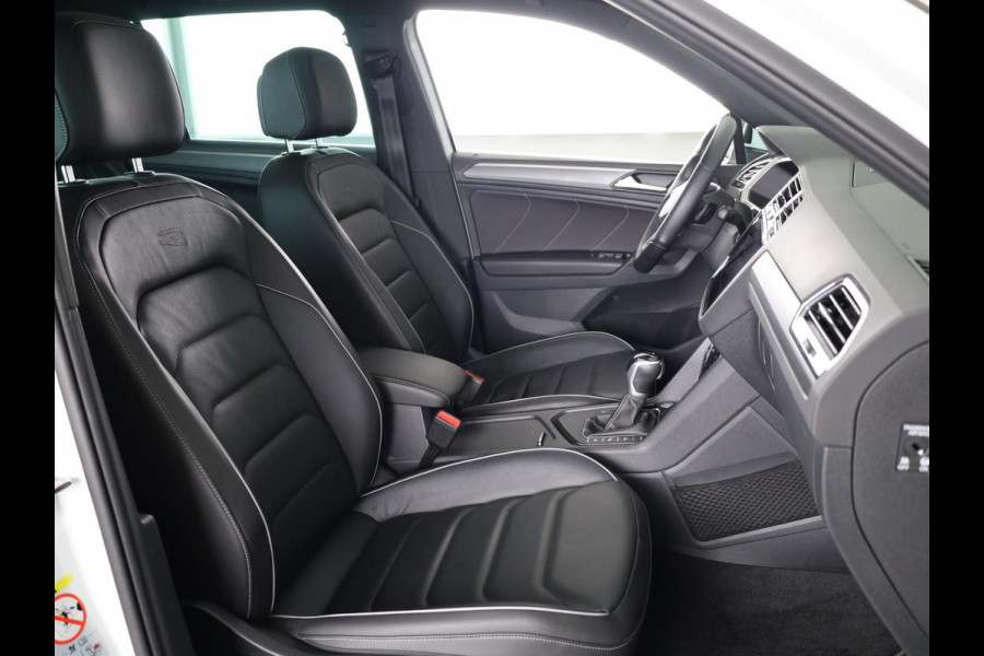 Volkswagen Tiguan 1.4 TSI eHybrid R-Line Business+ 245 pk Automaat (DSG) | Navigatie | Panoramadak | Parkeersensoren (Park assist) | Rondomzicht camera | Lederen bekleding | Elektr. voorstoelen met memory | R-Line |
