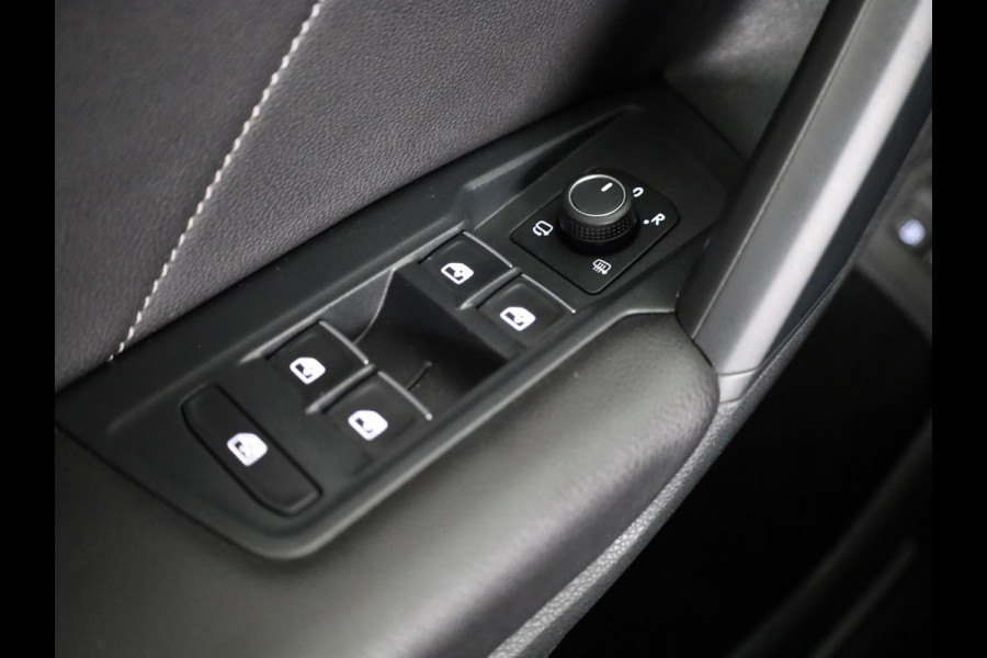 Volkswagen Tiguan 1.4 TSI eHybrid R-Line Business+ 245 pk Automaat (DSG) | Navigatie | Panoramadak | Parkeersensoren (Park assist) | Rondomzicht camera | Lederen bekleding | Elektr. voorstoelen met memory | R-Line |