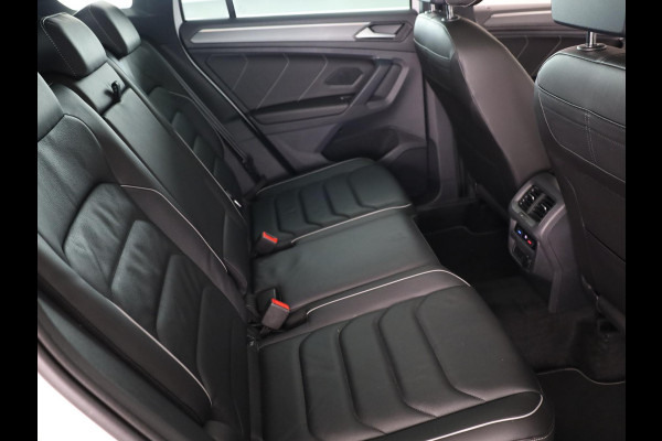 Volkswagen Tiguan 1.4 TSI eHybrid R-Line Business+ 245 pk Automaat (DSG) | Navigatie | Panoramadak | Parkeersensoren (Park assist) | Rondomzicht camera | Lederen bekleding | Elektr. voorstoelen met memory | R-Line |