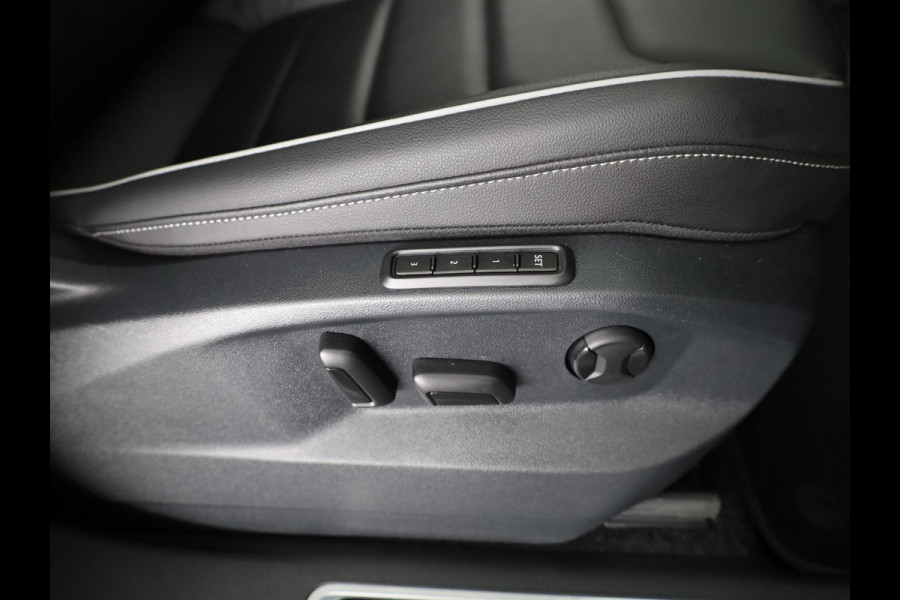 Volkswagen Tiguan 1.4 TSI eHybrid R-Line Business+ 245 pk Automaat (DSG) | Navigatie | Panoramadak | Parkeersensoren (Park assist) | Rondomzicht camera | Lederen bekleding | Elektr. voorstoelen met memory | R-Line |