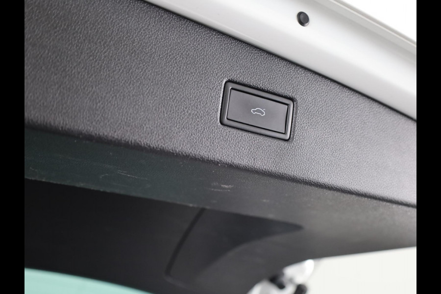Volkswagen Tiguan 1.4 TSI eHybrid R-Line Business+ 245 pk Automaat (DSG) | Navigatie | Panoramadak | Parkeersensoren (Park assist) | Rondomzicht camera | Lederen bekleding | Elektr. voorstoelen met memory | R-Line |