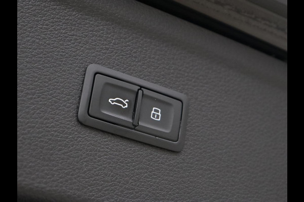 Audi Q5 2.0 TFSI quattro S Line | Panoramadak | Stoelverwarming | Adaptive cruise | Trekhaak | Virtual Cockpit | Carplay | Keyless | 20'' | Half leder | Navigatie | Full LED | Parkeerhulp