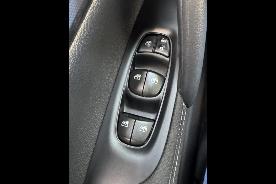 Nissan QASHQAI 1.2 N-Connecta - Navigatie I Airco I Xenon I PDC/Achteruitrij Camera I 18" Sport velgen I Dealer onderhouden