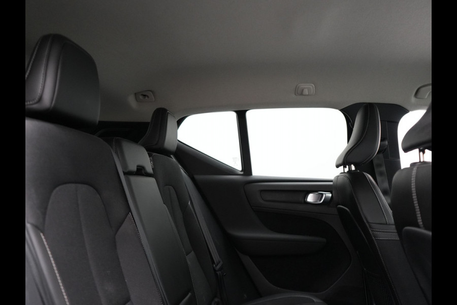 Volvo XC40 T4 Momentum Automaat 191pk Dealer O.H | Adaptive Cruise | Harman Kardon | Camera | Lederen Sportstoelen Verwarmd | LED | Pilot Assist |  Navigatie | Virtual | DAB |