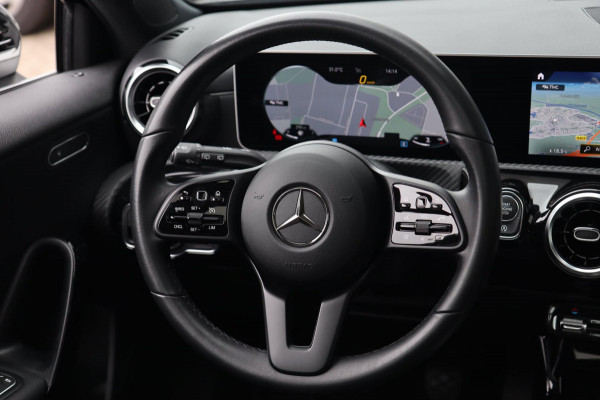 Mercedes-Benz A-Klasse 160 / NAP / PANODAK / CAMERA / CARPLAY / WIDE SCREEN
