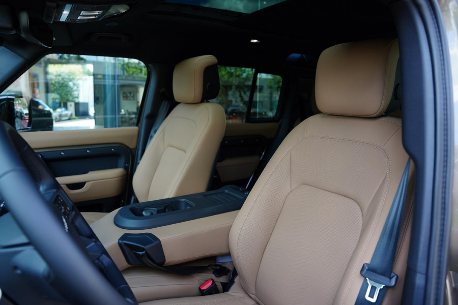 Land Rover Defender 110 P 300 E 110 X-Dynamic HSE 6-Persoons NIEUW MODELJAAR 2026