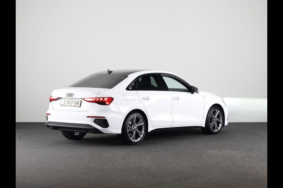 Audi A3 Limousine 30 TFSI S edition 110pk | 18 inch lichtmetalen velgen | Zwart dak | Verlengde garantie | Navigatie