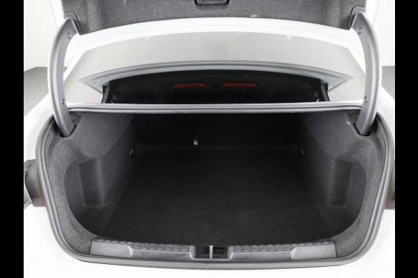 Audi A3 Limousine 30 TFSI S edition 110pk | 18 inch lichtmetalen velgen | Zwart dak | Verlengde garantie | Navigatie
