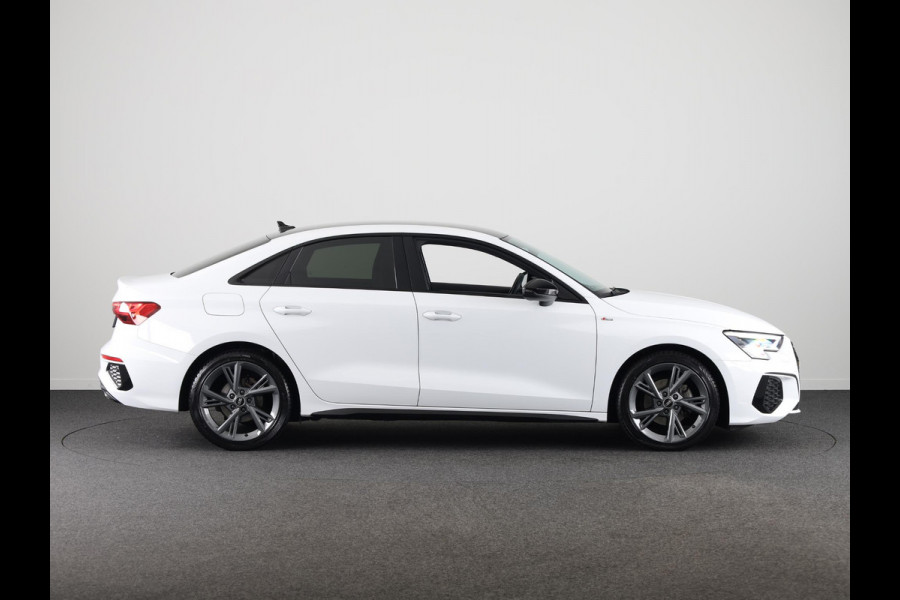 Audi A3 Limousine 30 TFSI S edition 110pk | 18 inch lichtmetalen velgen | Zwart dak | Verlengde garantie | Navigatie